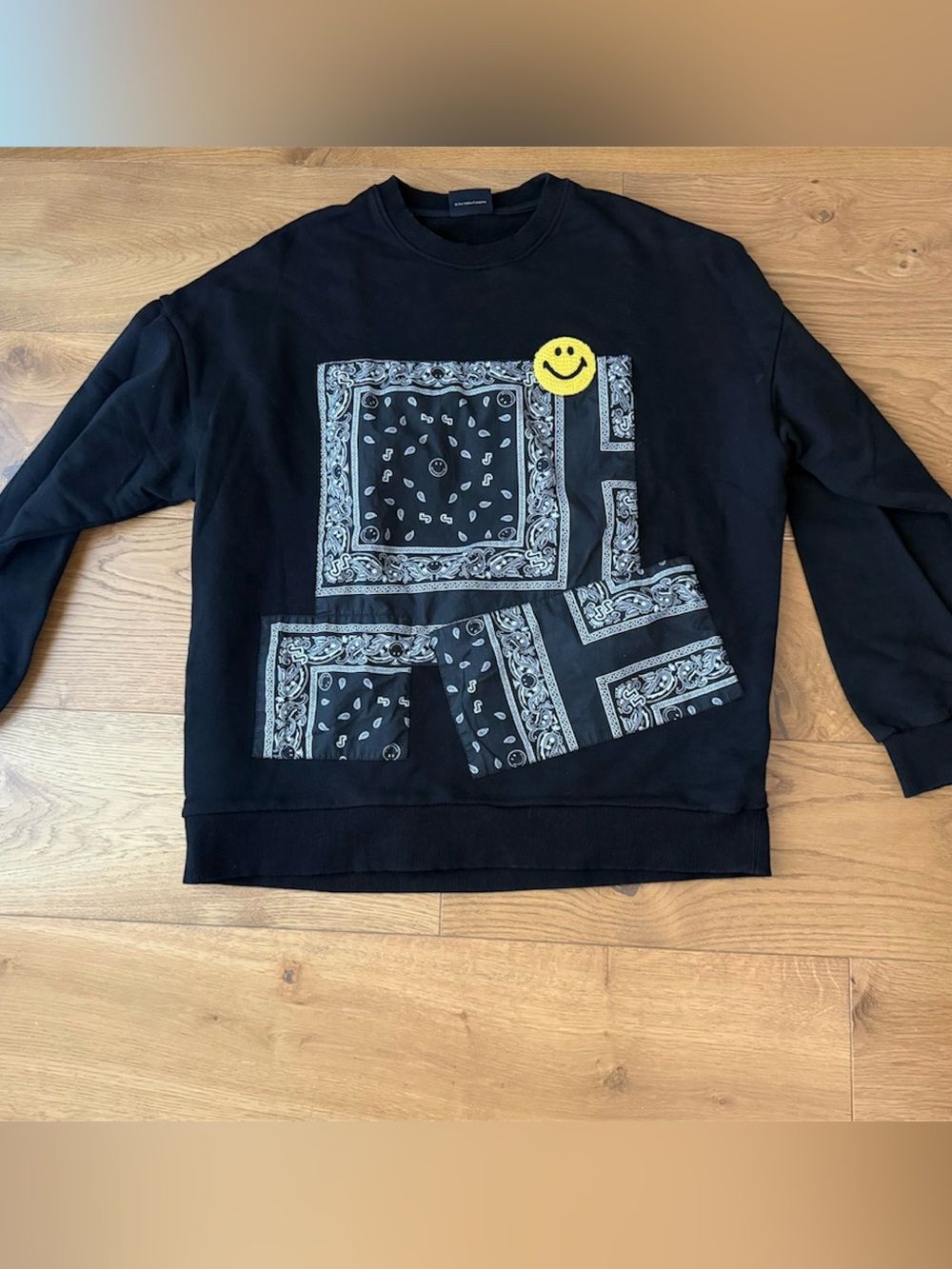Black Bandana Patch Sweatshirt with Smiley Accent. 100% cotton, made in Italy.